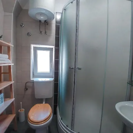 Julije Rooms