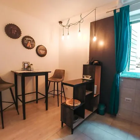 Julije Rooms