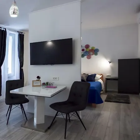 Julije Rooms Gostinjska kuća 3*