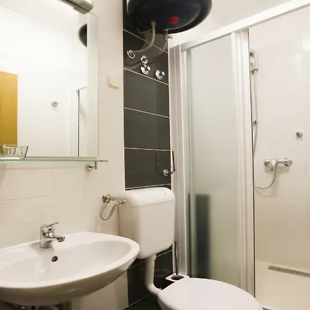 Gostinjska kuća Julije Rooms