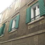Julije Rooms